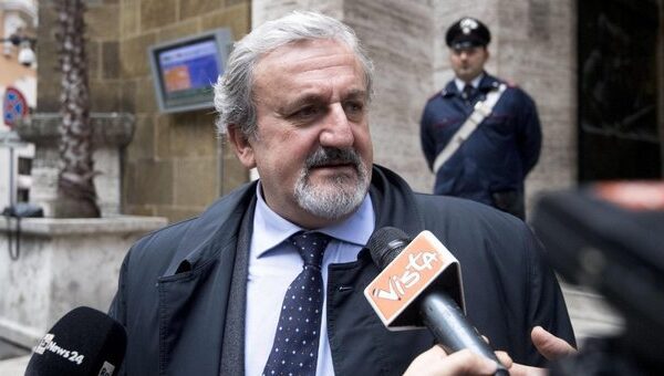 Italy Prime Minister announces closure of all commercial activities